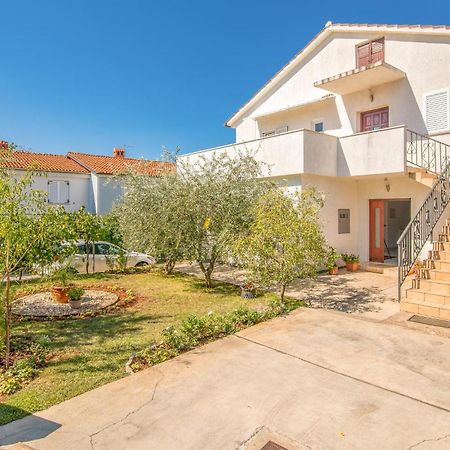 Stunning Apartment In Malinska With Kitchen Εξωτερικό φωτογραφία