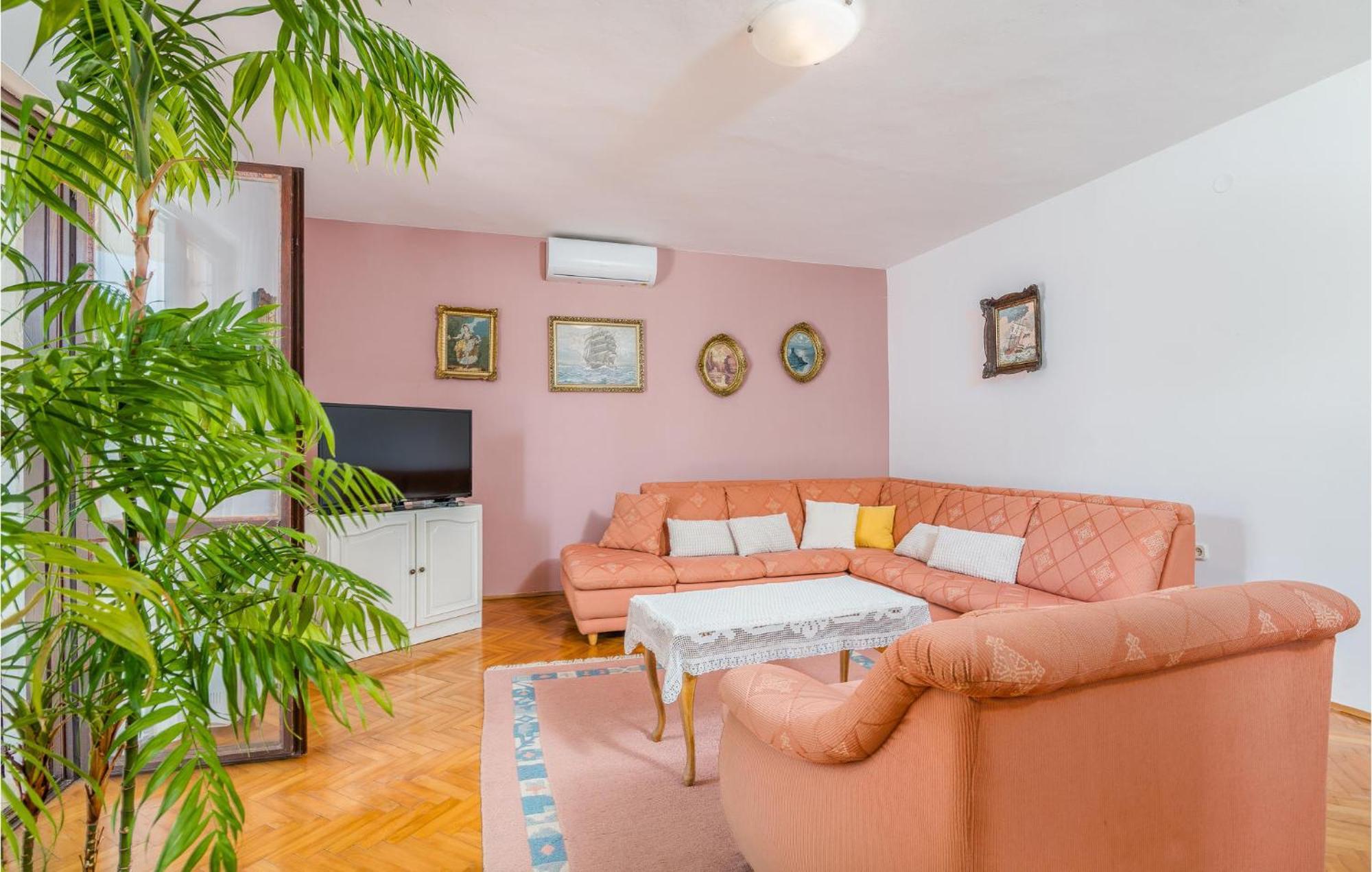 Stunning Apartment In Malinska With Kitchen Εξωτερικό φωτογραφία