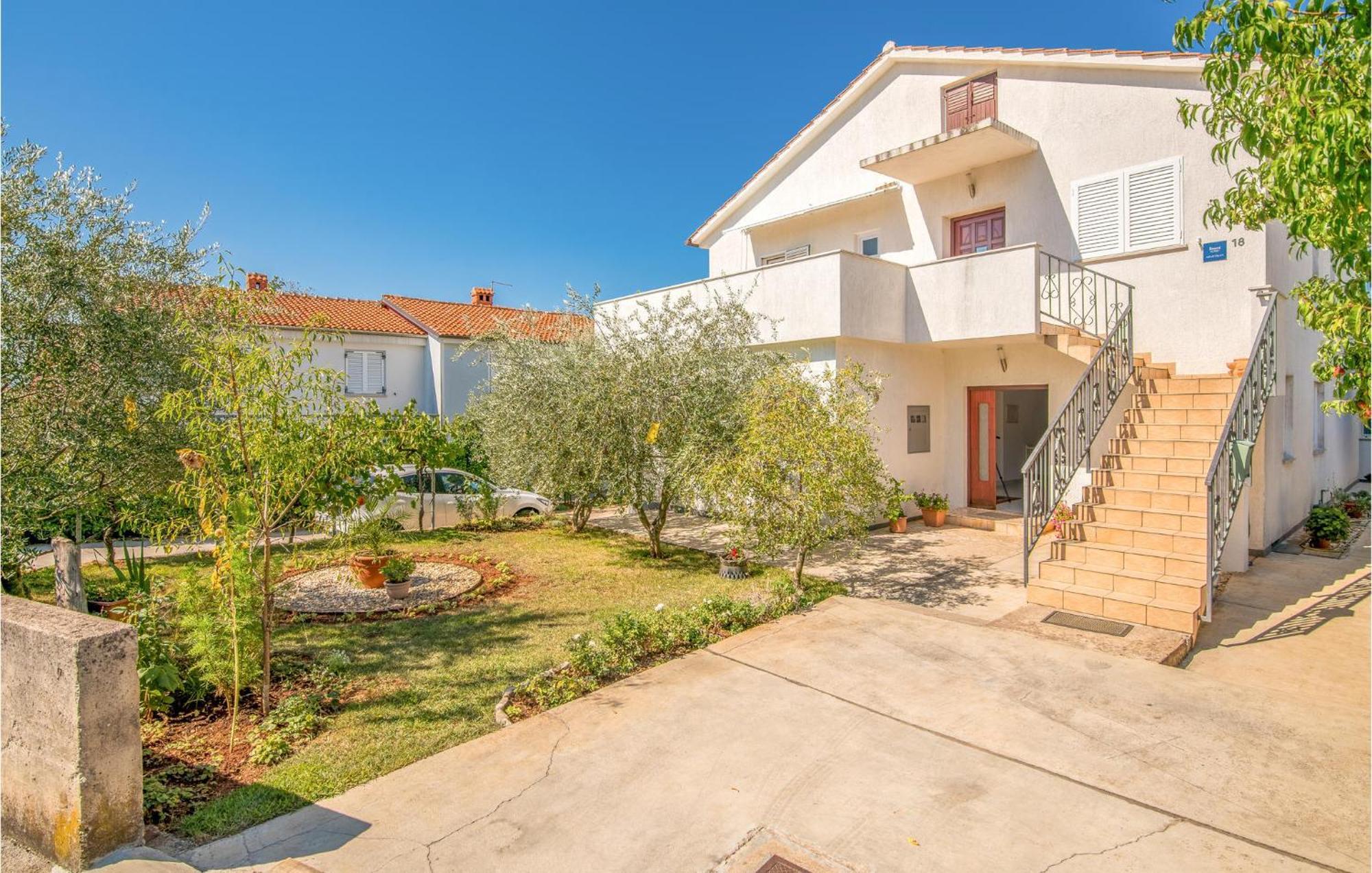 Stunning Apartment In Malinska With Kitchen Εξωτερικό φωτογραφία