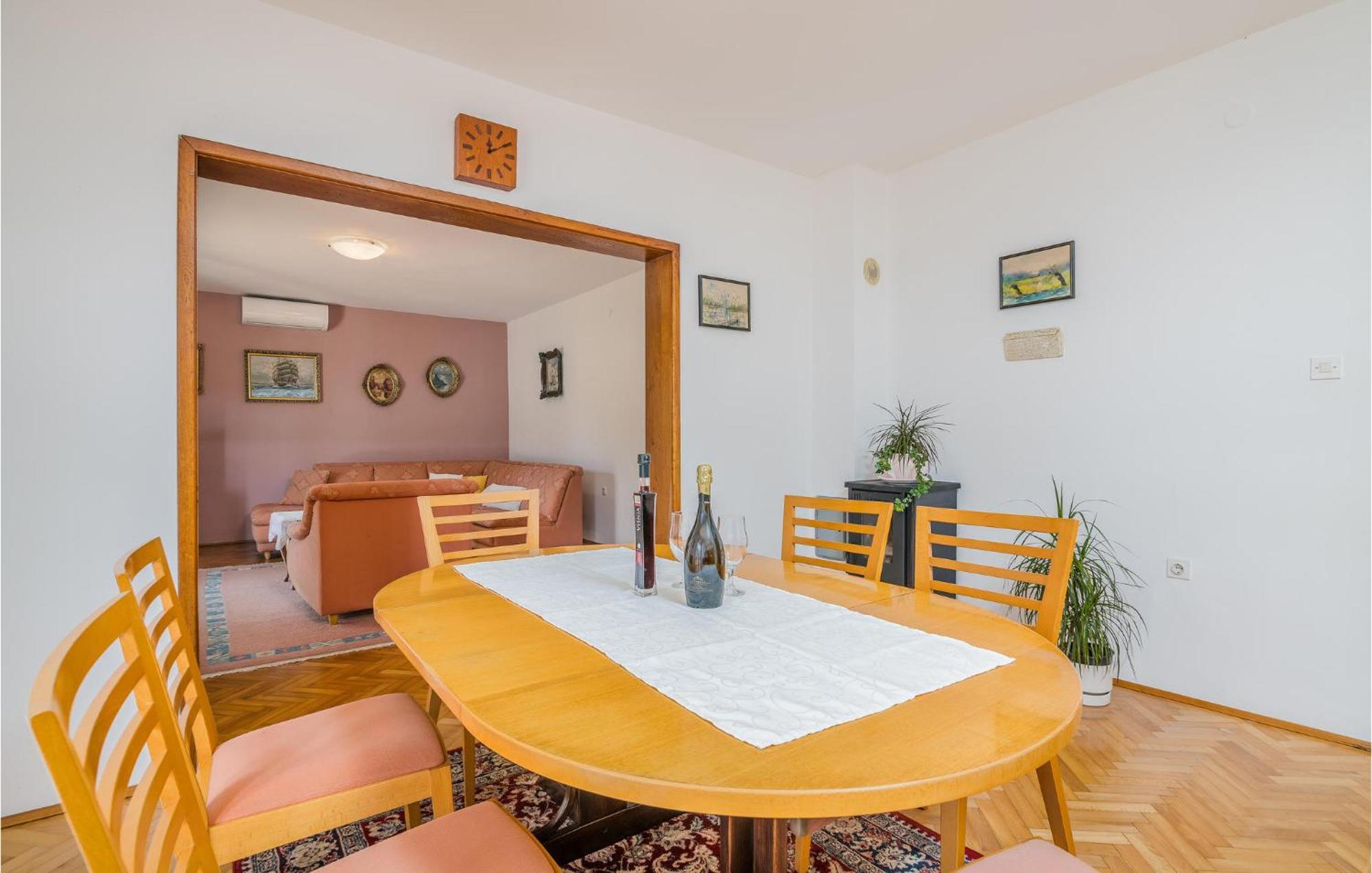 Stunning Apartment In Malinska With Kitchen Εξωτερικό φωτογραφία